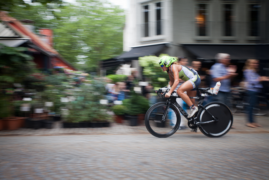 Newzealandske Julia Grant (#30), Ironman Copenhagen 2013, Lyngby Hovedgade