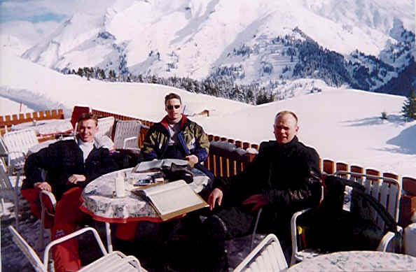 Frokost i Lech. Vi skal vist til at bestille. Fra venstre: Martin, Michael og Søren.