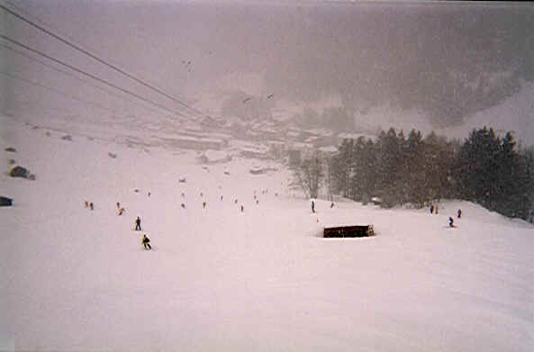 Det sidste stykke ned mod St. Anton (1301 m.). Ikke megen sigtbarhed.